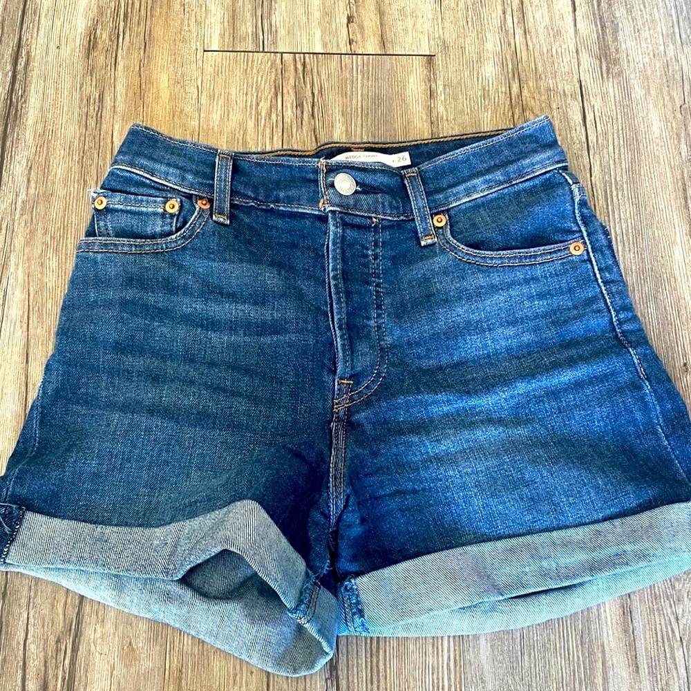 Levi’s women’s wedgie shorts jeans size 26